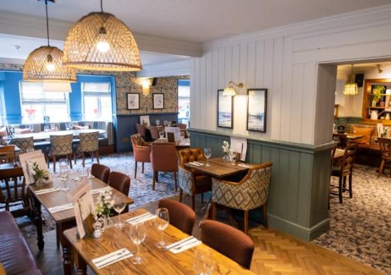 Best pubs serving food in Godshill, Isle of Wight | The Griffin